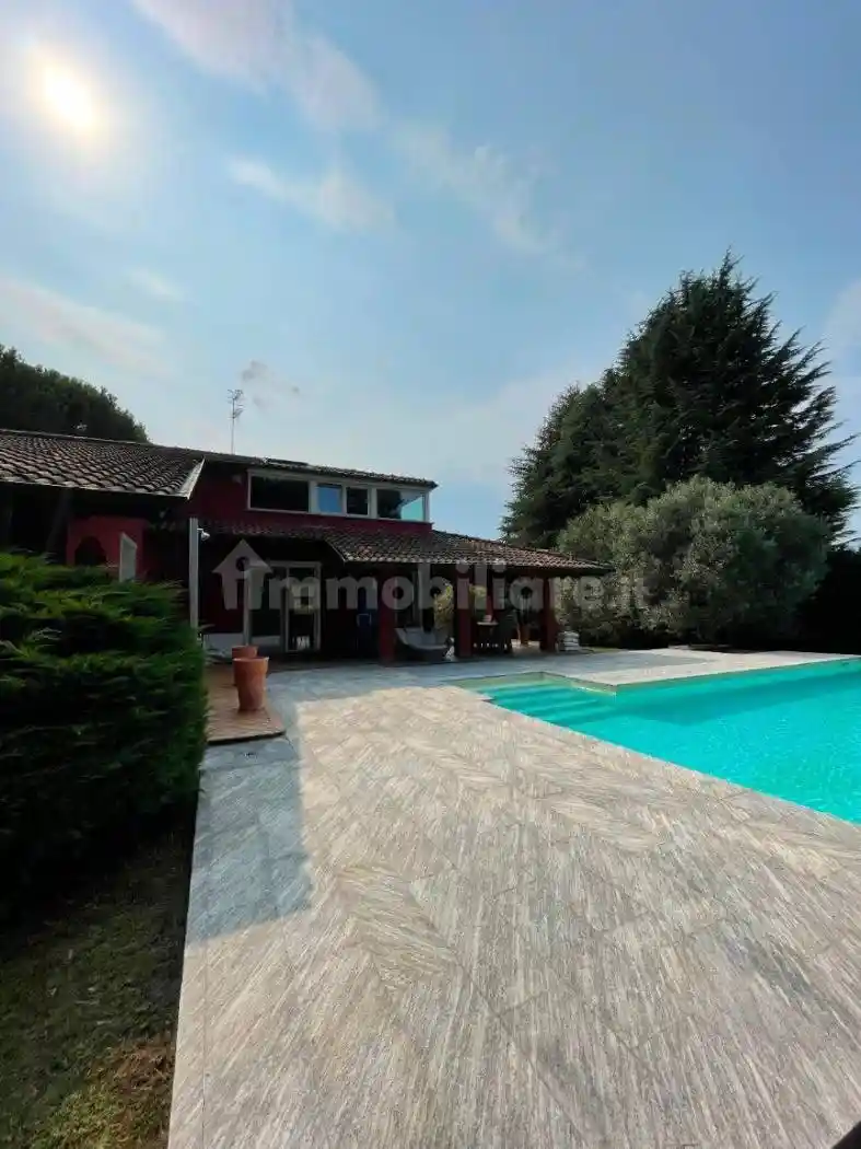 Villa in vendita a Dormelletto