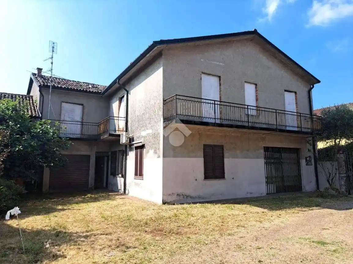 Casa indipendente in vendita a Roncaro