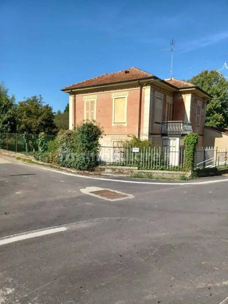 Villa unifamiliare via Borgo Giardino 1, Castelnuovo Belbo