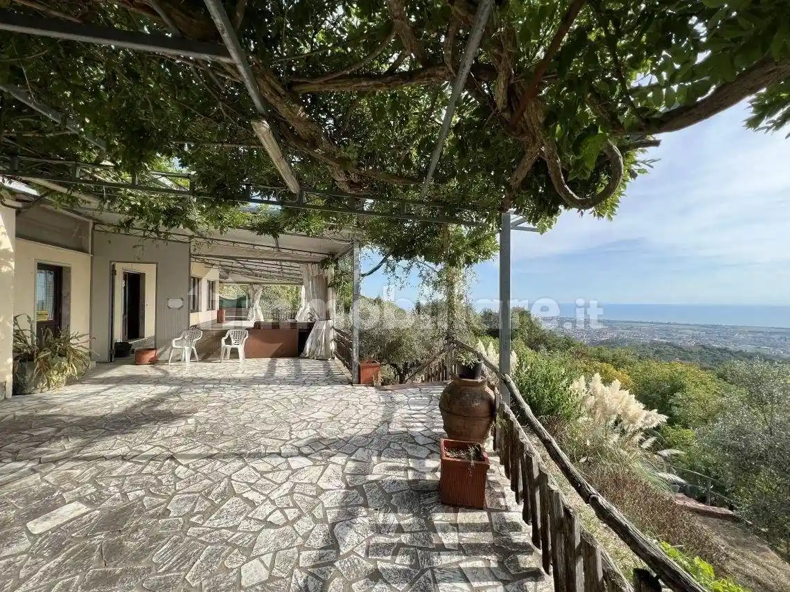 Villa in vendita a Castelnuovo Magra