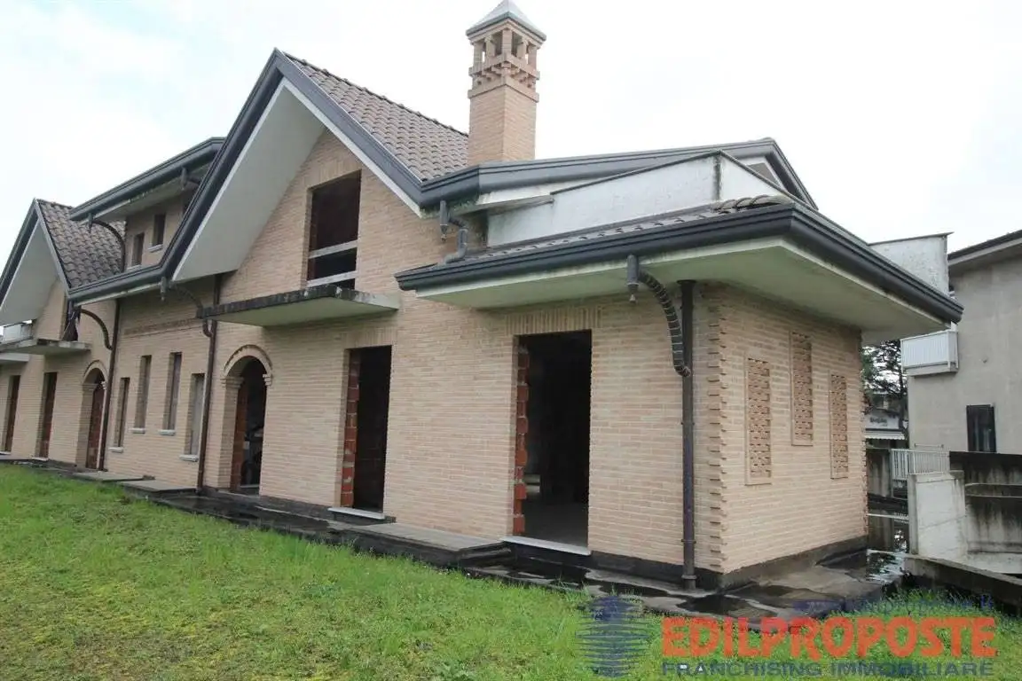 Villa in vendita a Misinto