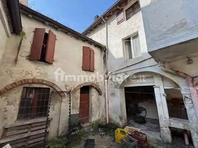 Palazzo - Edificio in vendita a Cremona