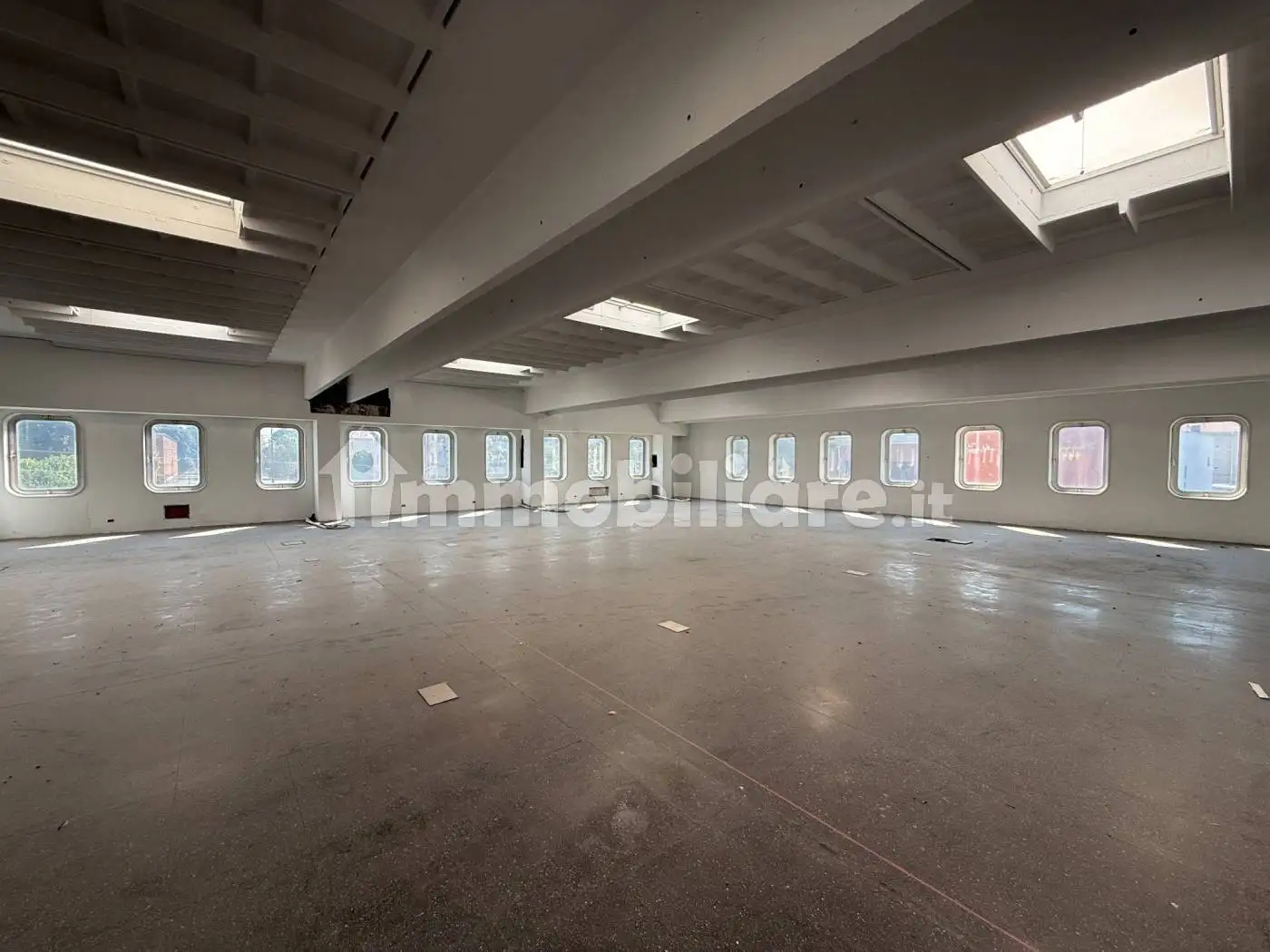 Palazzo - Edificio in affitto a Varedo