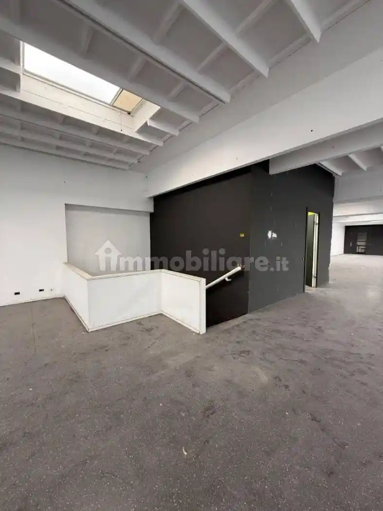 Palazzo - Edificio in Affitto - foto 2