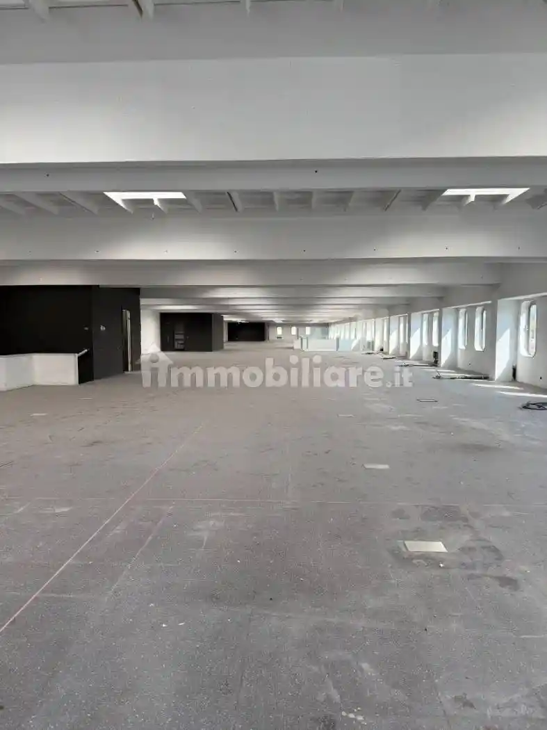 Palazzo - Edificio in Affitto - foto 3