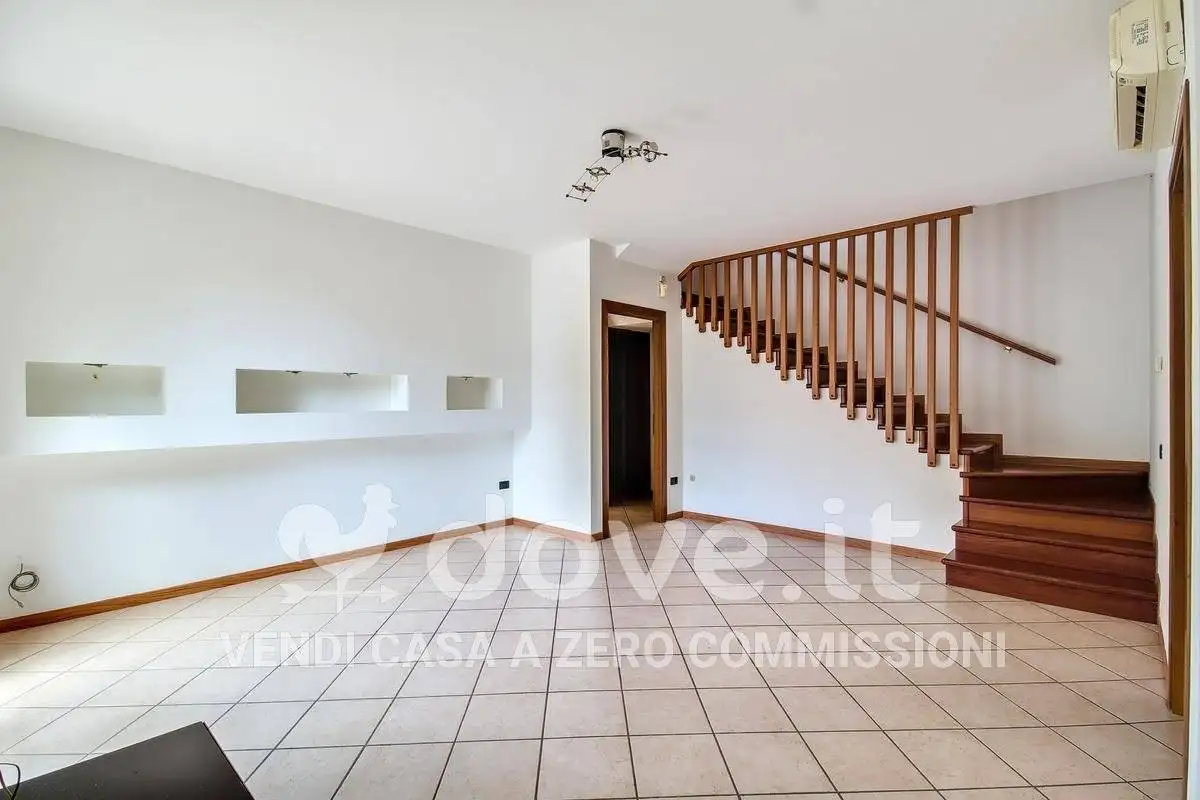 Villa a schiera viale U. Foscolo 15, Due Carrare - foto 3