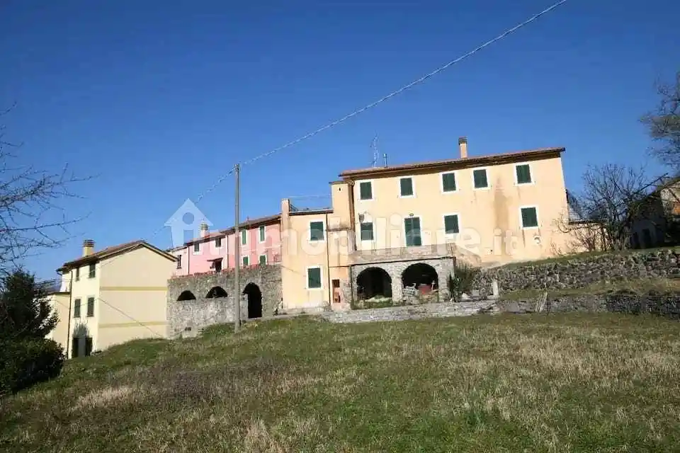 Casa indipendente in vendita a Varese Ligure