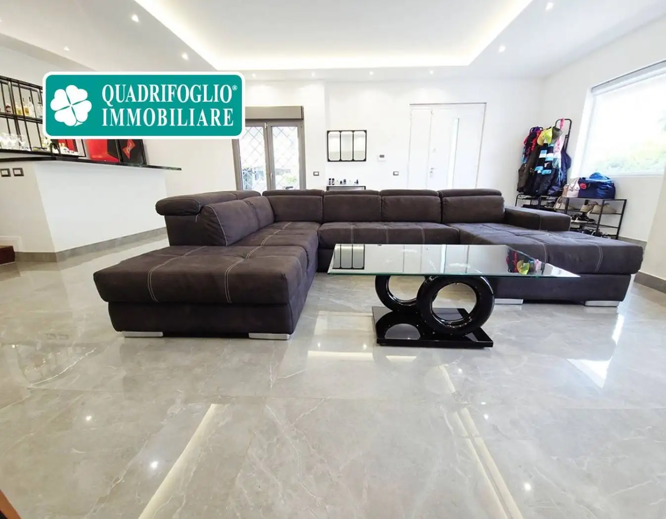 Villa plurifamiliare in vendita a Roma