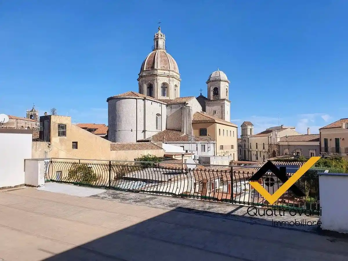 Casa indipendente in vendita a Aci Catena