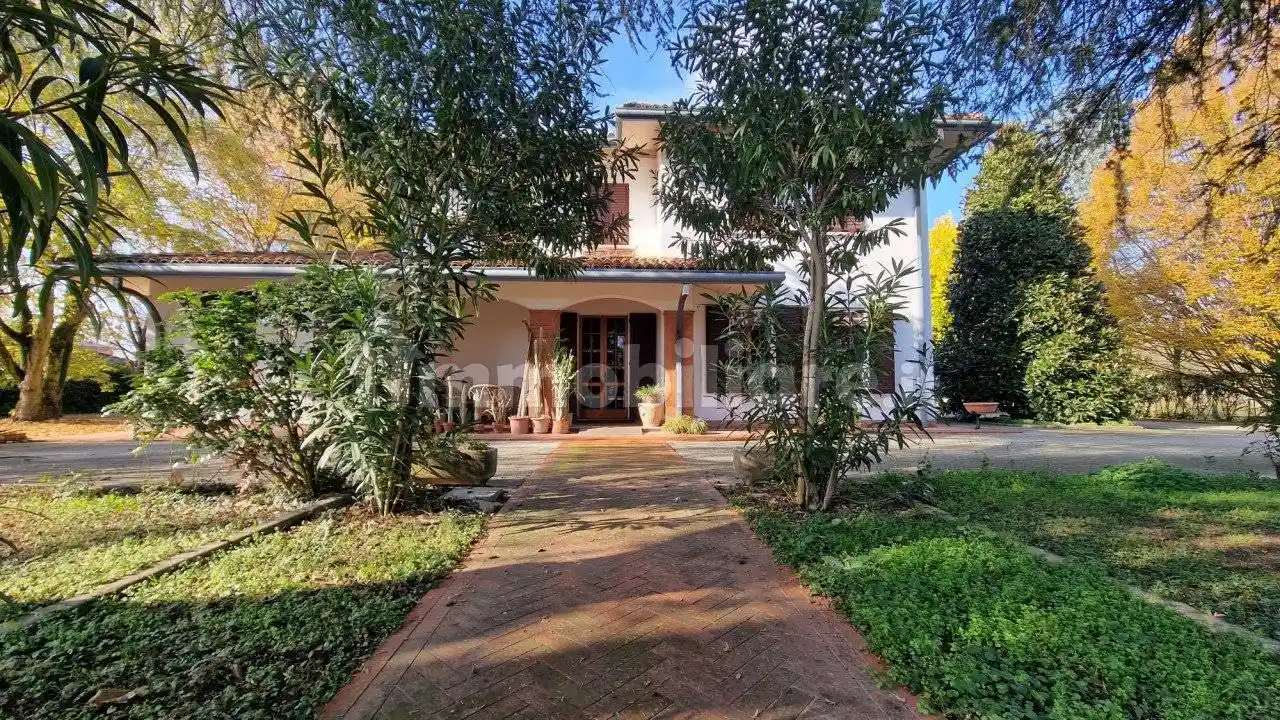 Villa in vendita a Novi di Modena