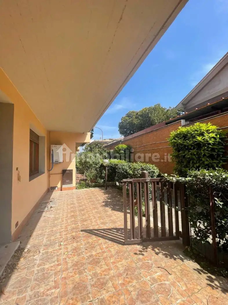 Villa a schiera via dei Centauri, Torre Angela, Roma