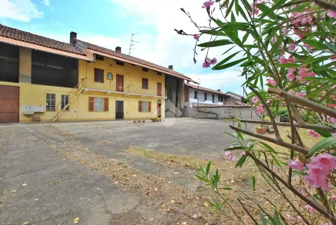 Casa indipendente in vendita a Livorno Ferraris