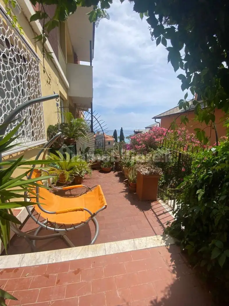 Appartamento in affitto a Alassio