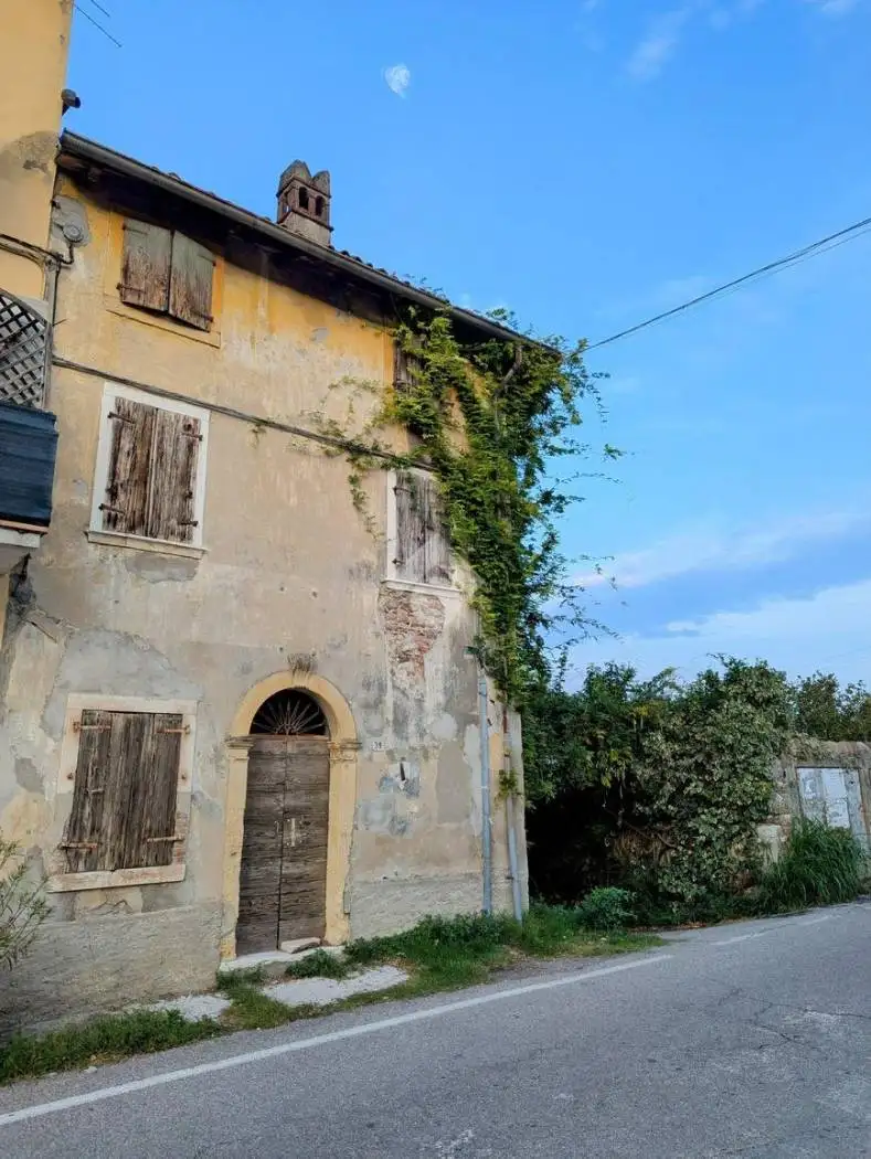 Rustico - Casale in vendita a Pastrengo