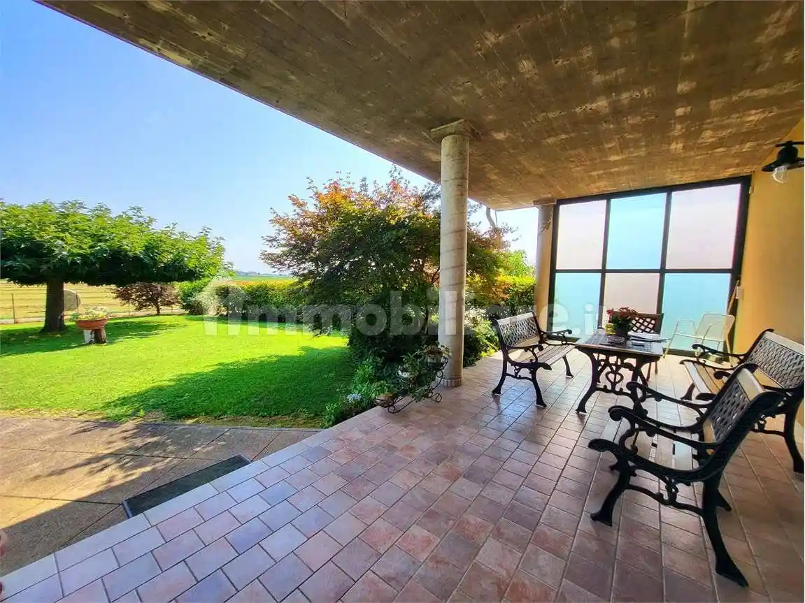 Villa in vendita a Villafranca di Verona