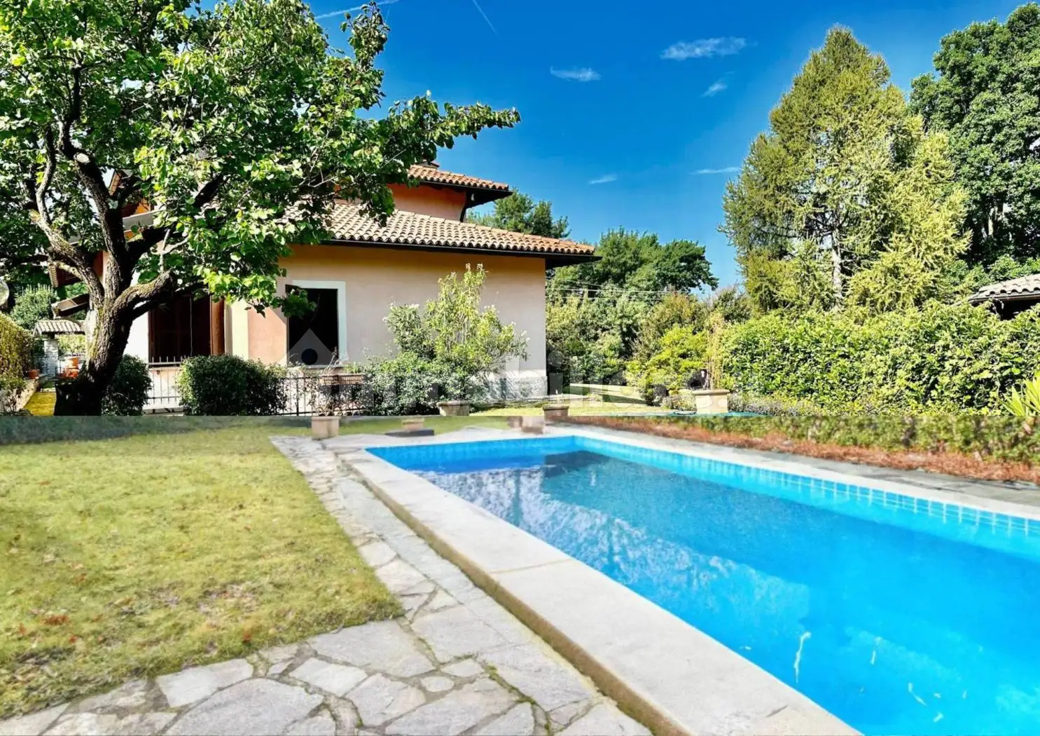 Villa in vendita a Orino