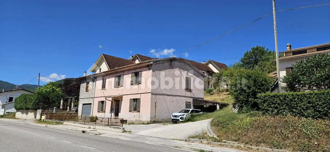 Casa indipendente in vendita a Scoppito