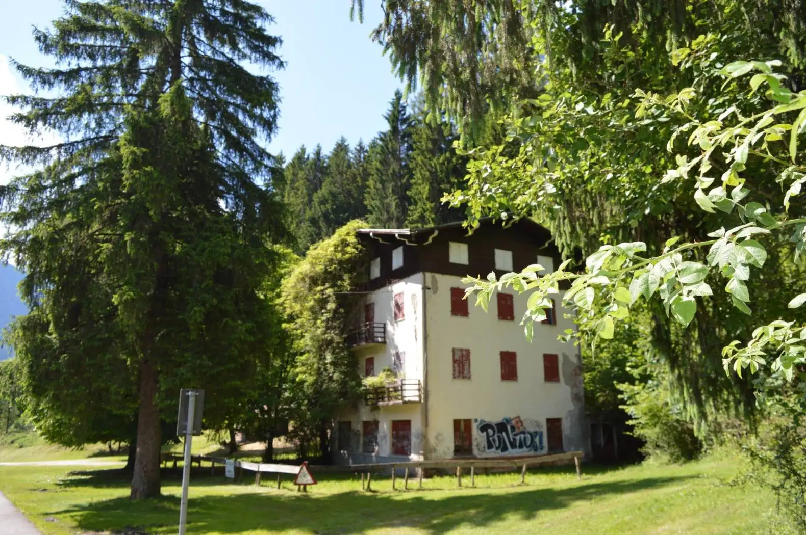 Palazzo - Edificio in vendita a Caderzone Terme