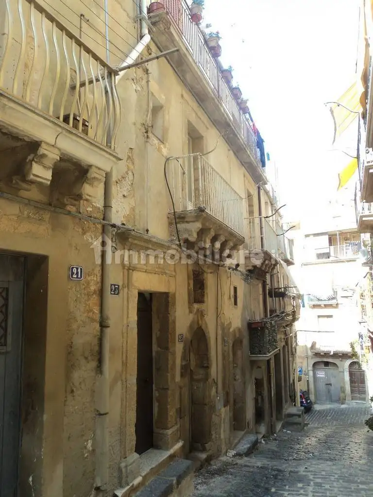 Trilocale via Mingiardi 23, Centro, Caltagirone - foto 2