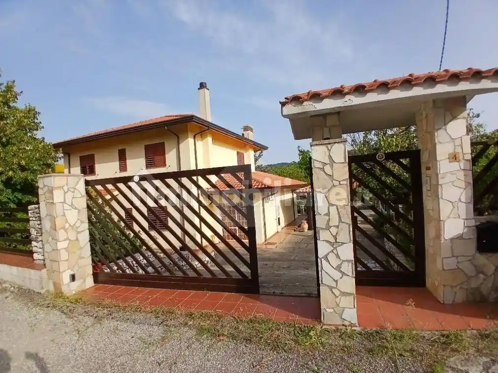 Villa in vendita a Carolei
