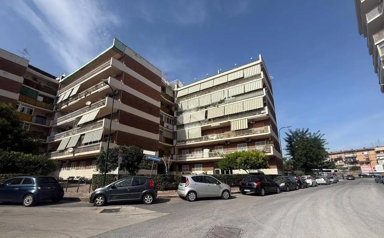 Appartamento in vendita a Napoli