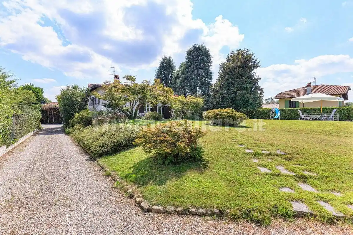 Villa in vendita a Castelletto Sopra Ticino