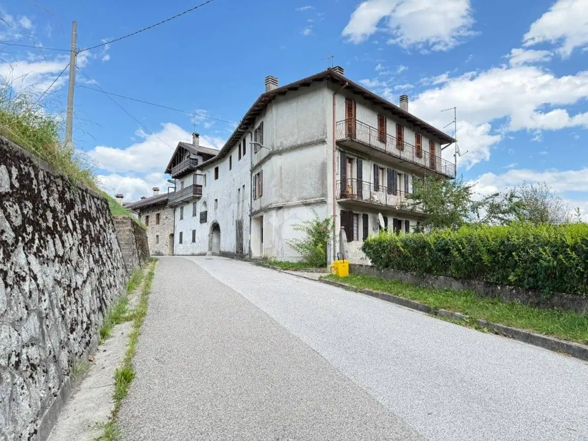 Appartamento in vendita a Verzegnis