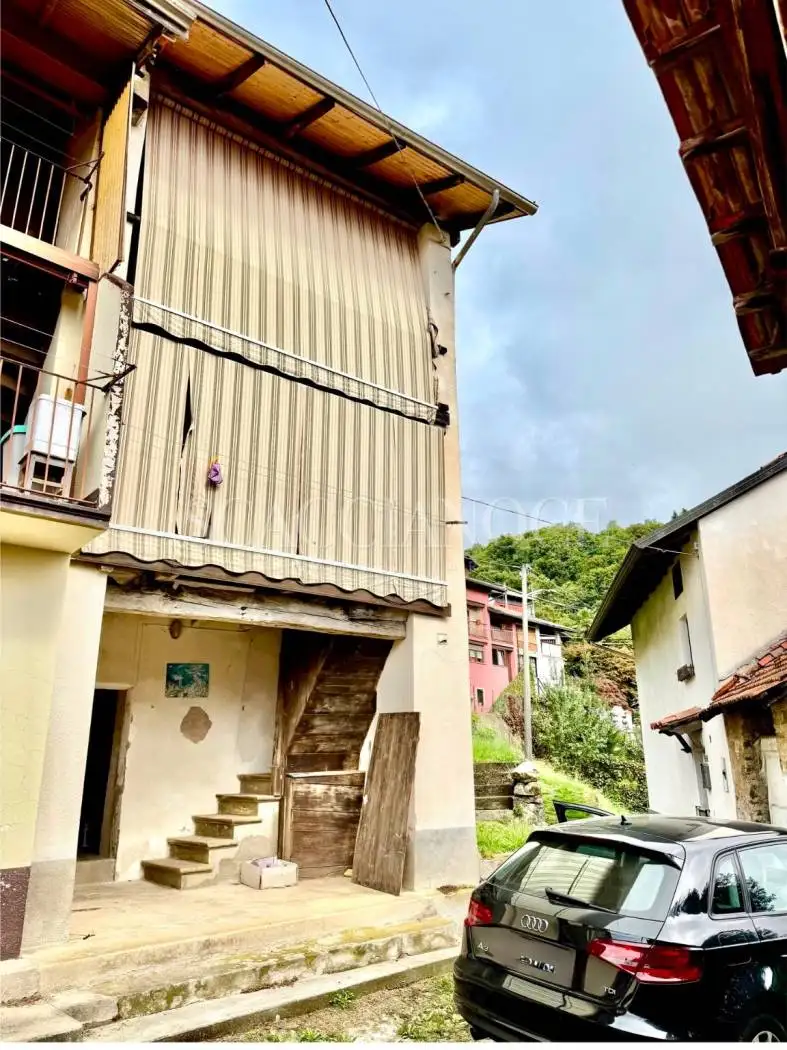 Casa indipendente in vendita a Coggiola