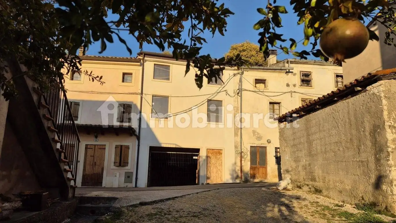 Casa indipendente in vendita a Cazzano di Tramigna