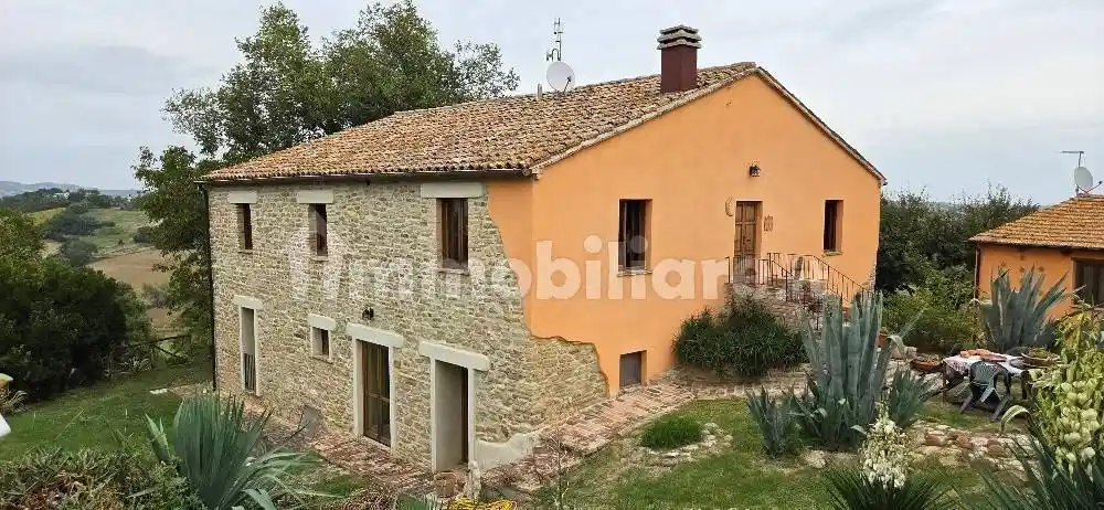 Rustico - Casale in vendita a Sant'Ippolito