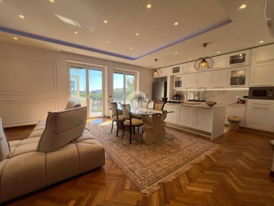 Appartamento in vendita a Napoli