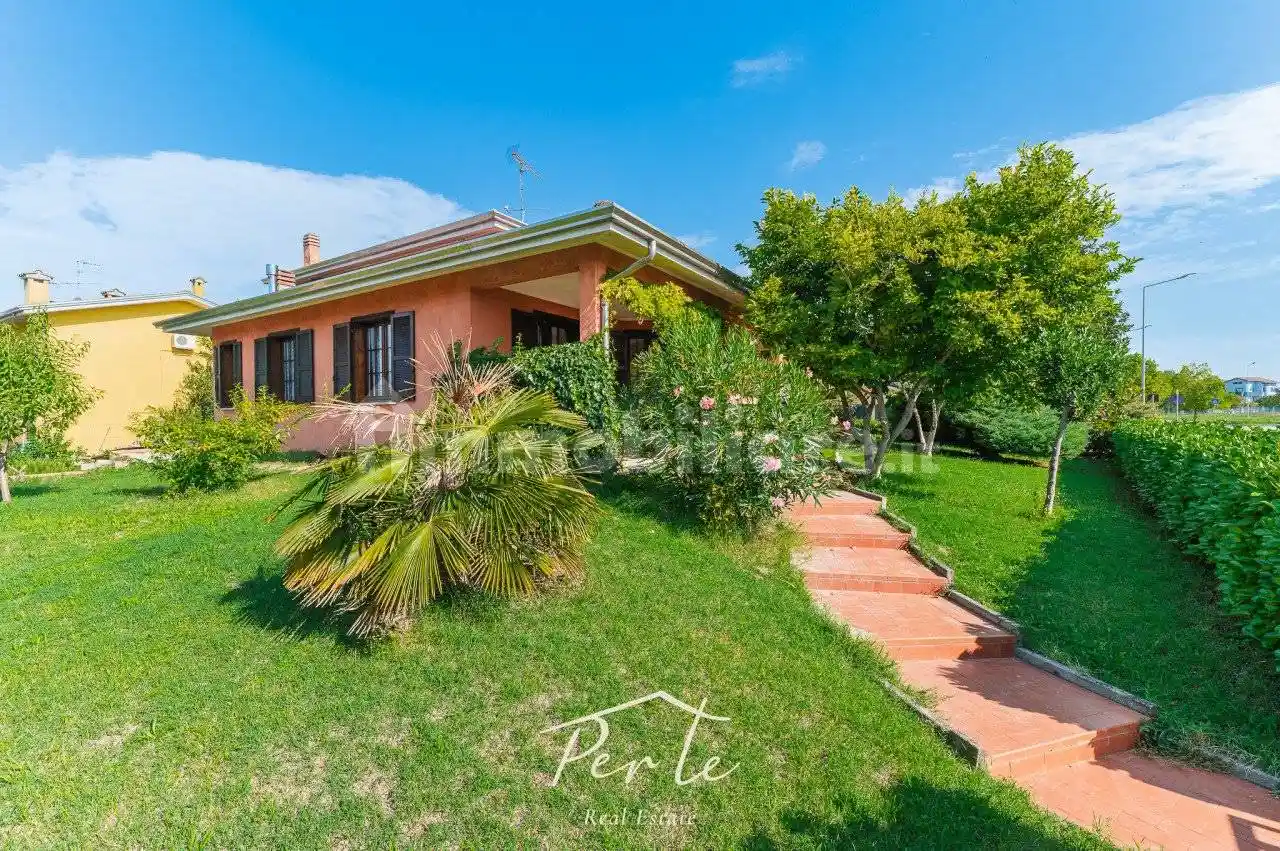 Villa in vendita a Curtatone