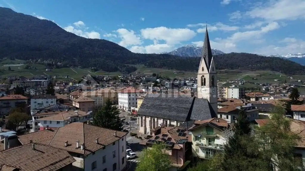 Palazzo - Edificio in vendita a Cles