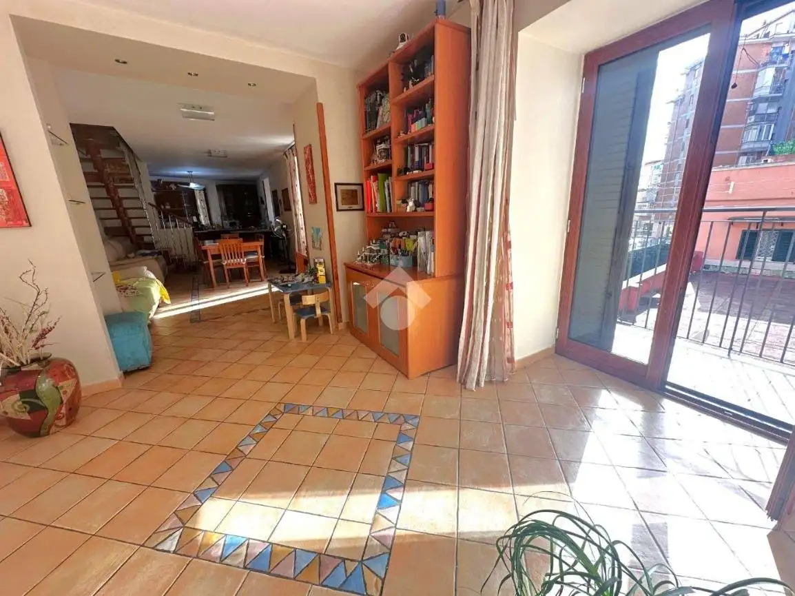 Appartamento in vendita a Napoli