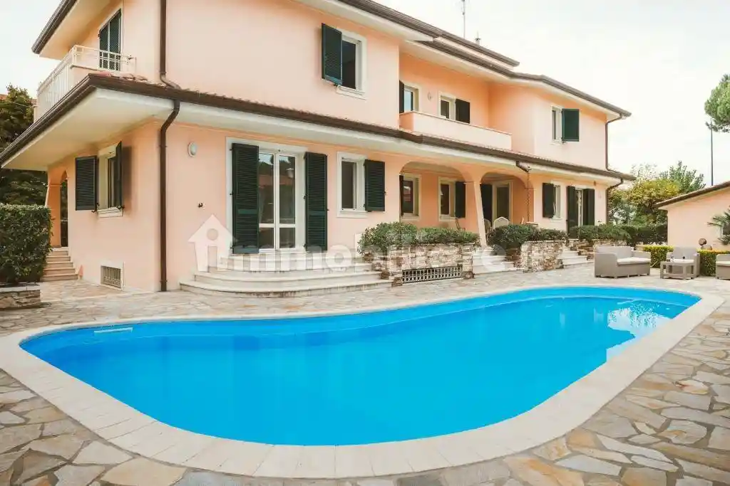 Villa in vendita a Camaiore