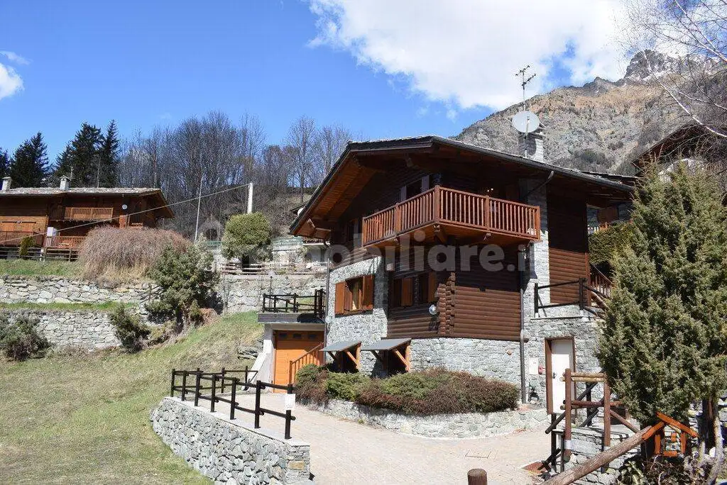 Villa in vendita a Brusson