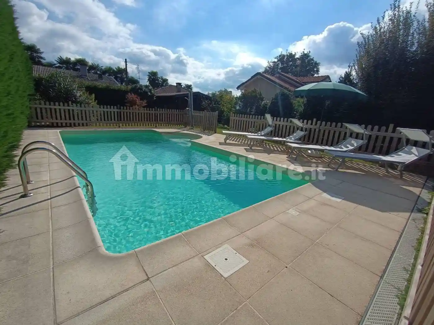 Villa in vendita a Varallo Pombia