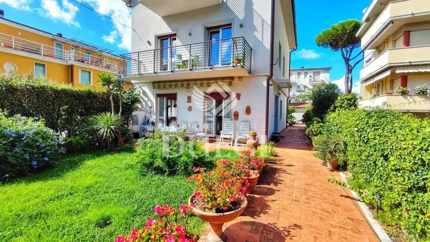 Appartamento in vendita a Viareggio