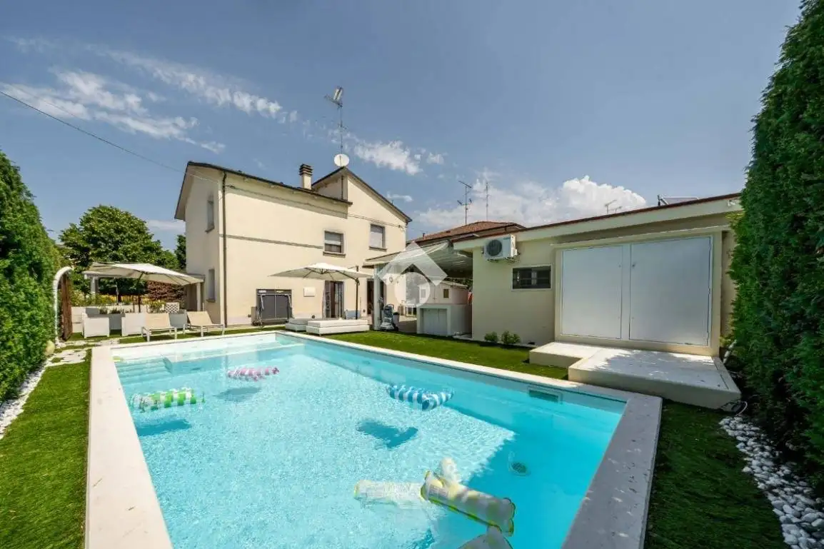 Villa in vendita a Granarolo dell'Emilia