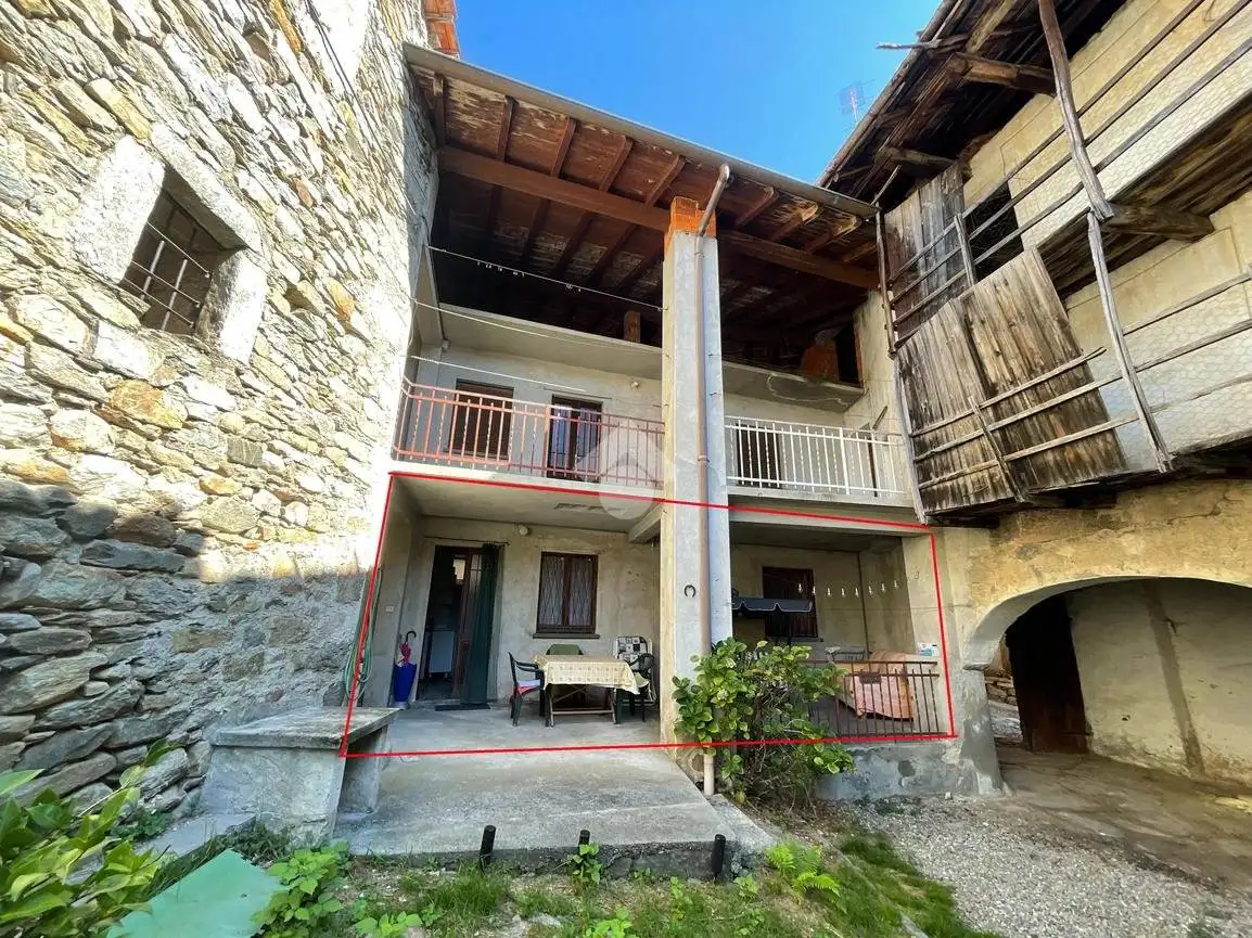 Casa indipendente in vendita a Nebbiuno