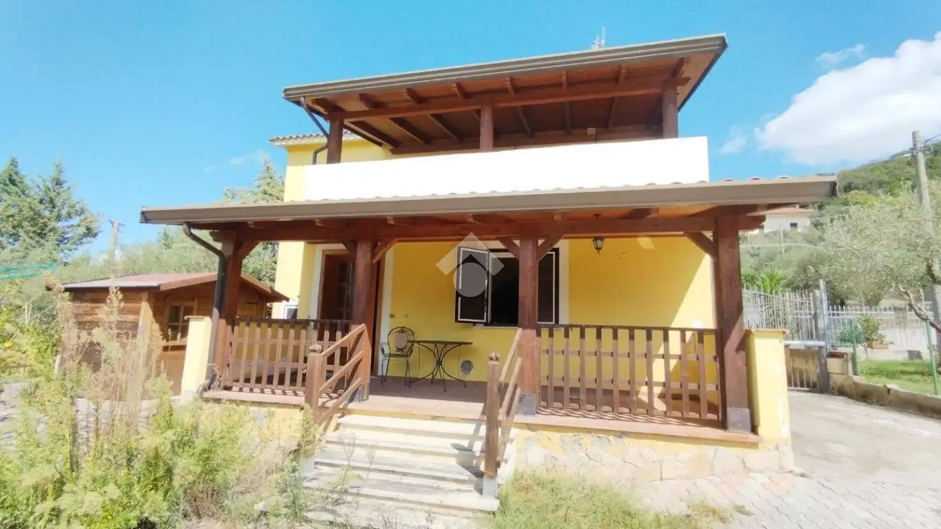 Casa indipendente in vendita a Rocca d'Evandro