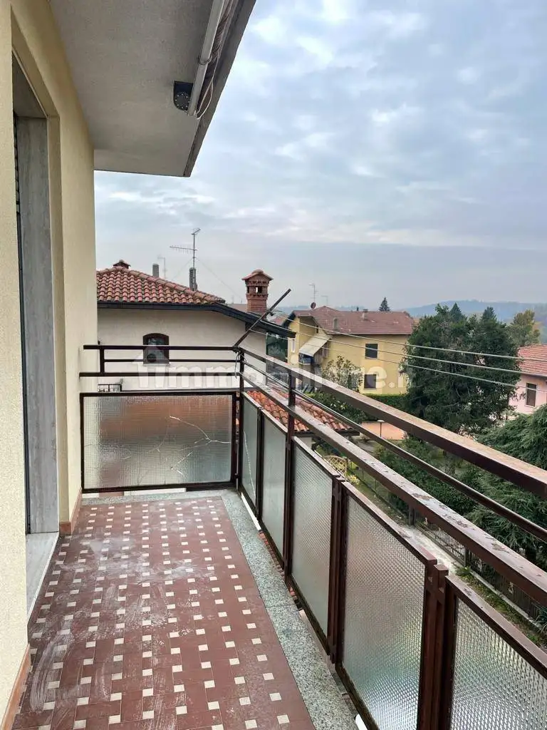 Appartamento in affitto a Azzate