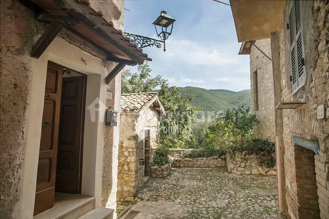 Casa indipendente in vendita a Casperia