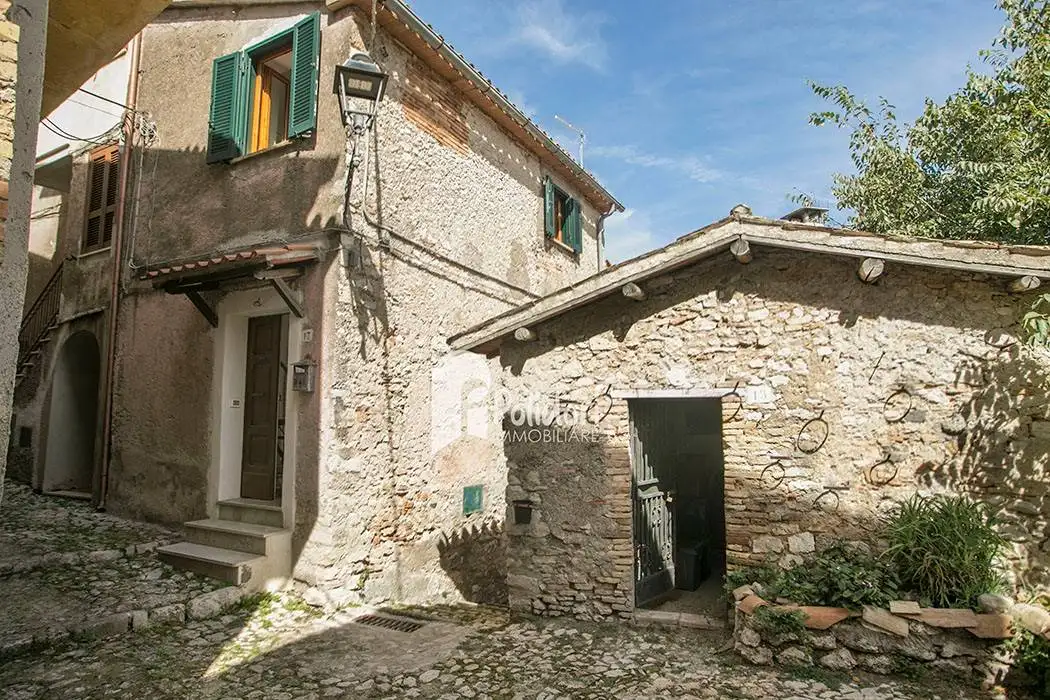 Terratetto unifamiliare 336 m², ottimo stato, Centro, Casperia - foto 2