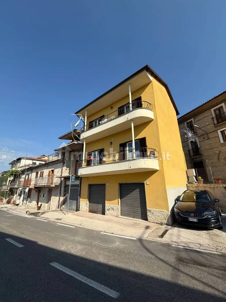 Casa indipendente in vendita a Fiamignano