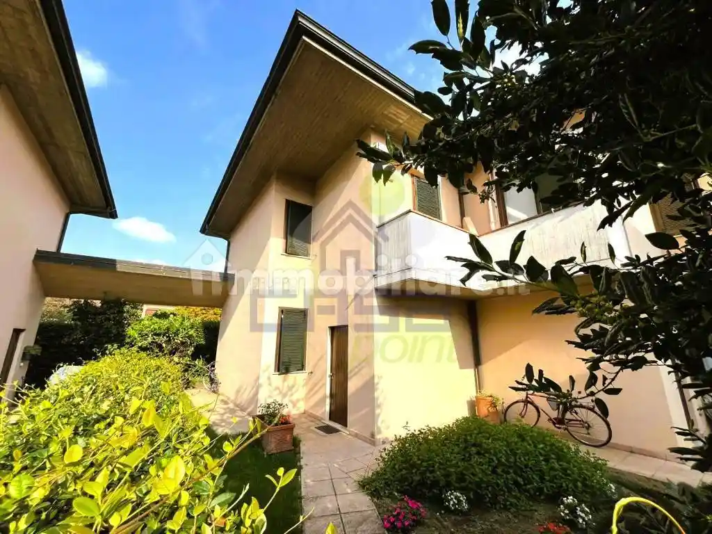 Villa in vendita a Codogno