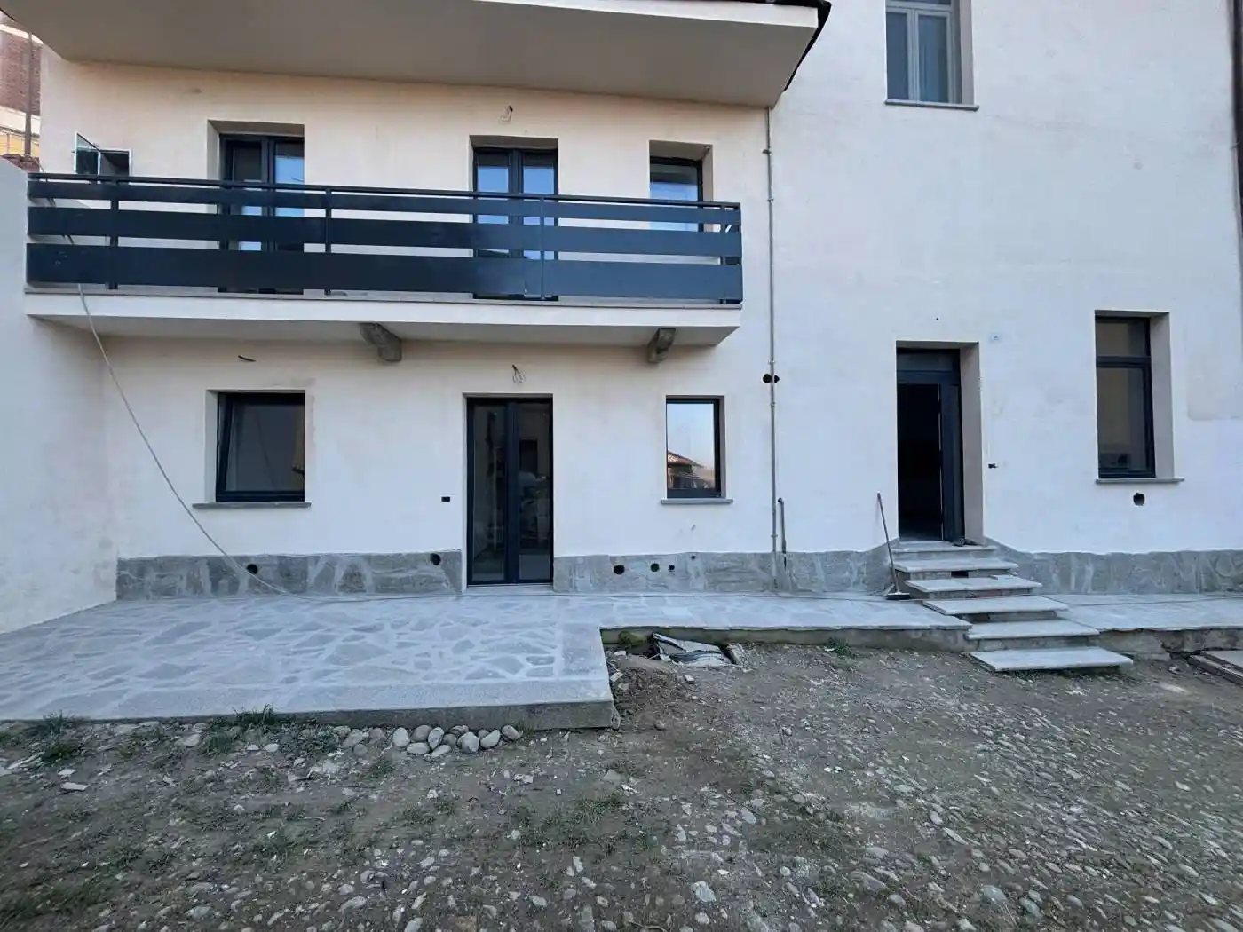 Appartamento in vendita a Front