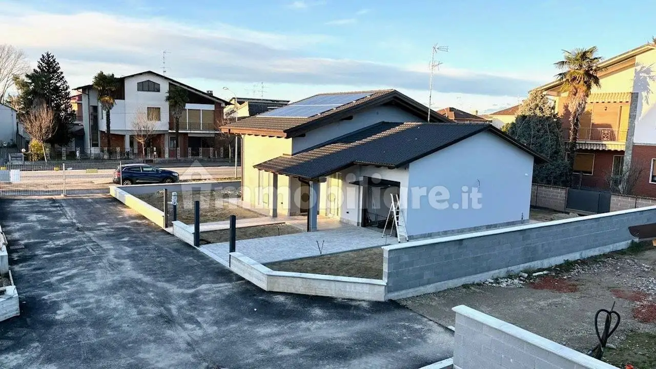 Villa in vendita a Borgo Vercelli