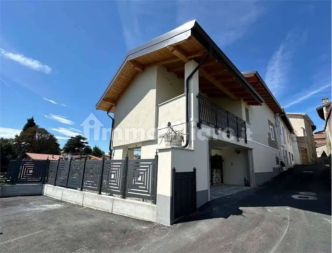 Villa in vendita a Oleggio