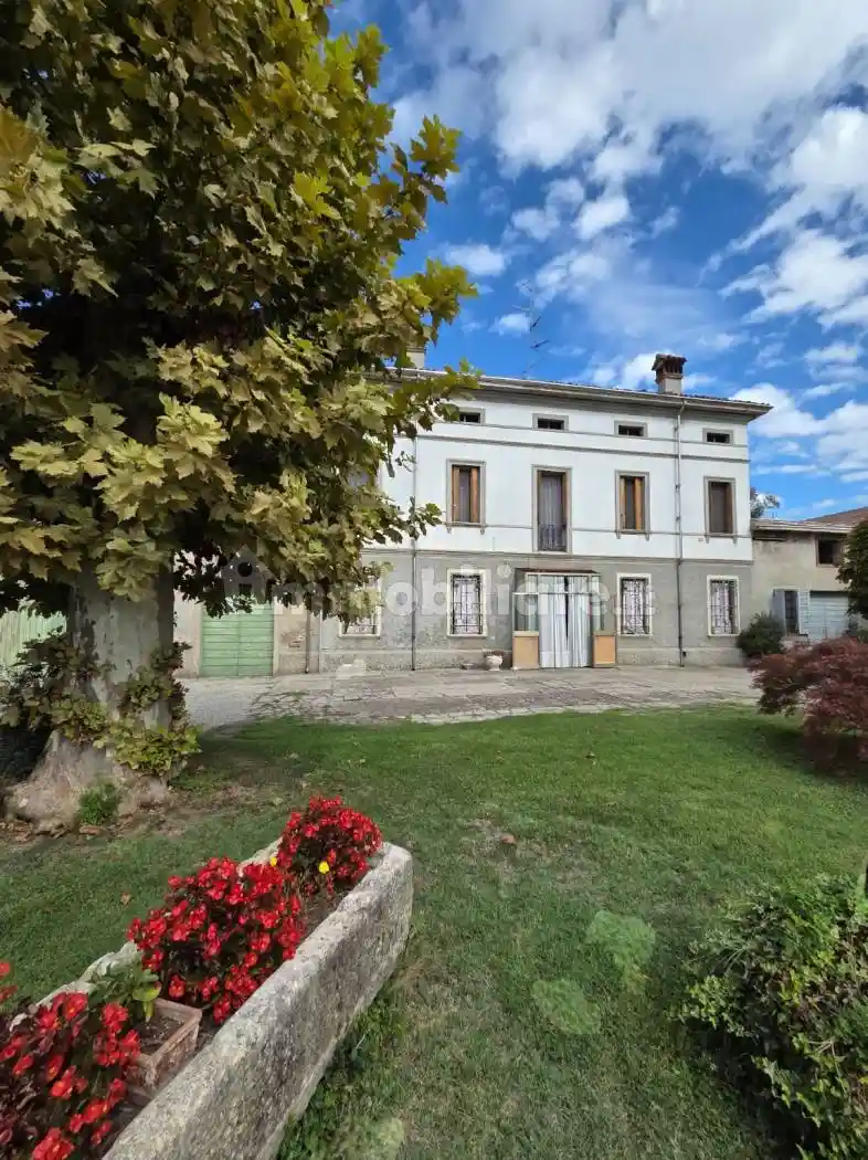 Villa in vendita a Gualtieri